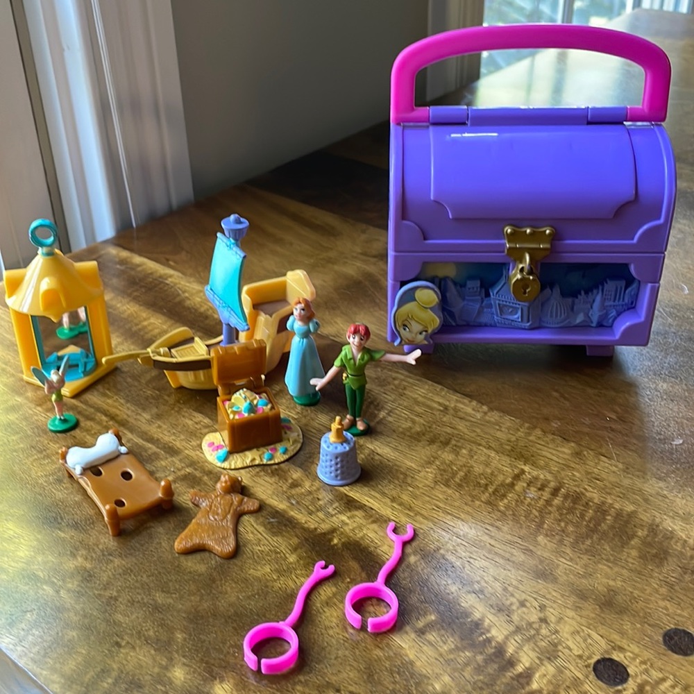 Disney Peter Pan play set chest. Adorable!!!Vintage!